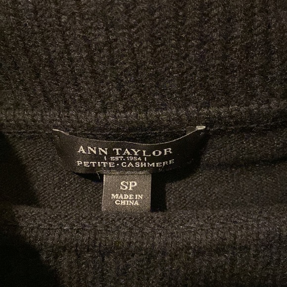 Ann Taylor cashmere sweater Small petite - Picture 2 of 5